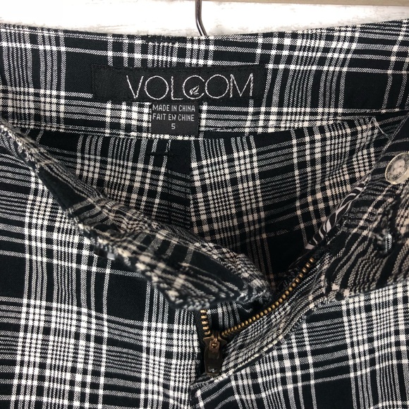 VOLCOM White & Black Plaid Shorts - Picture 5 of 5